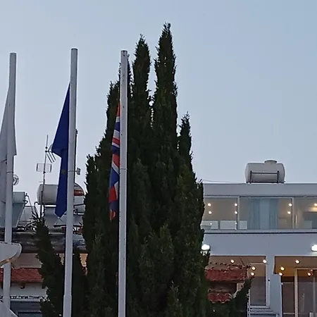 Freminore Sky Aprtments * Ajía Nápa