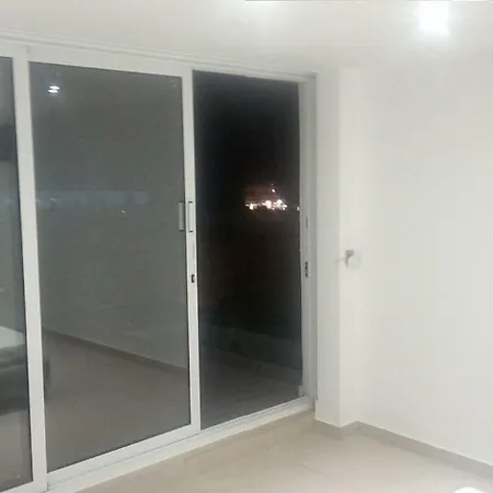 דירה Freminore Sky Aprtments איה נאפה